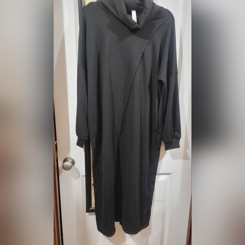 DEAR SCARLETT Black Long Split Front Tunic